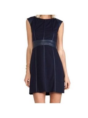 BAILEY 44 navy leather trim and piping pleated dress size medium